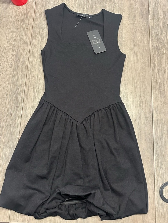 21 Saints Dresses & Skirts - Black Sleeveless Mini Dress by Aritzia - Classic Scoop Neck